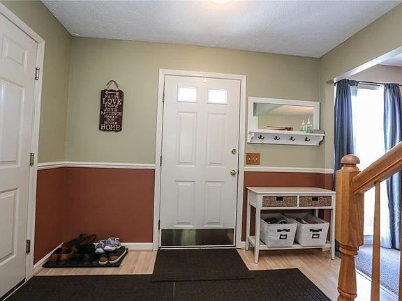 3rd image of 19 Sparrow Dr