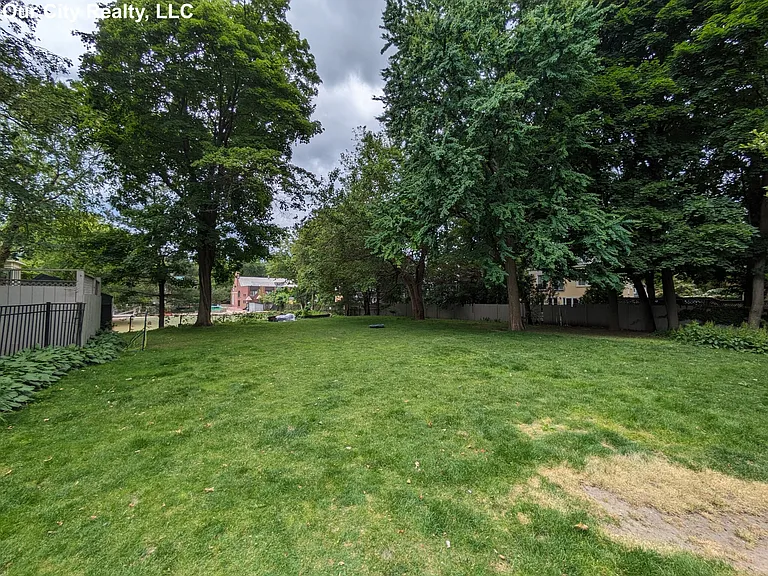 Craigie Cir — Photo 19