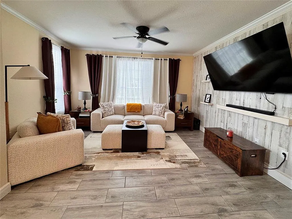 1 bed, 1.0 bath, 904 sqft, $1,975 — Photo 2
