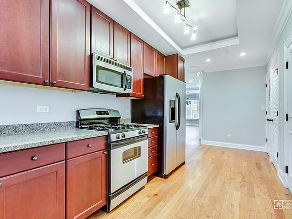 2nd image of 632 Hinman Ave APT 2B