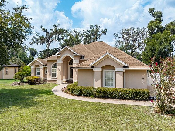2nd image of 1023 NW Savannah Cir