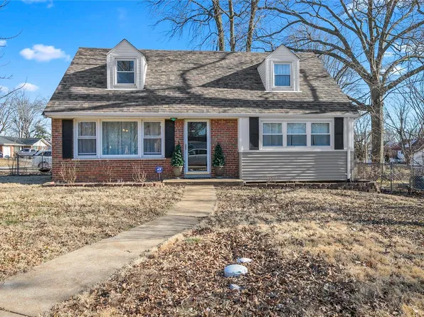 9770 Twin Vista Dr, Saint Louis, MO 63126