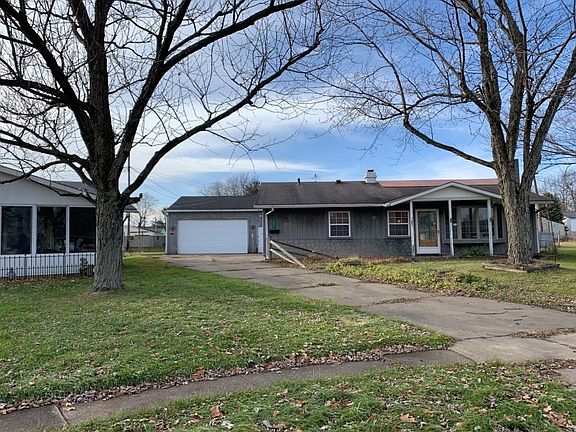 3rd image of 451 Rosewood Ct