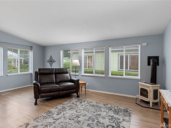 4th image of 9810 195th Street Ct E #15