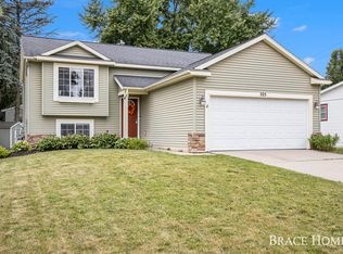 525 Winona Ave NW, Grand Rapids, MI 49504