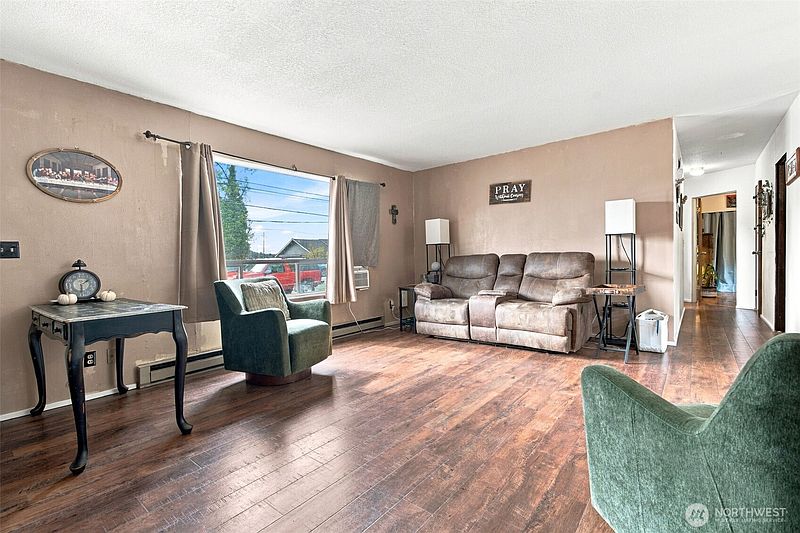 4th image of 1626 S Market Boulevard
