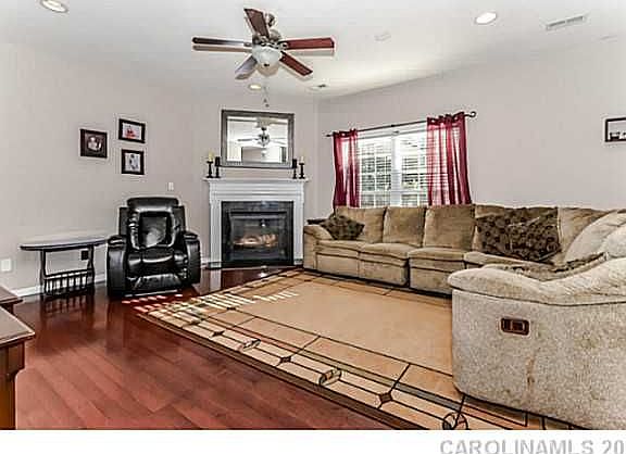 4th image of 2221 Equestrian Dr