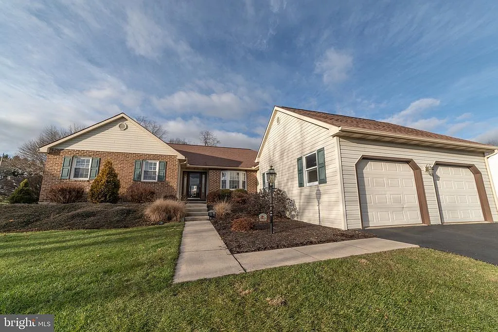 1483 Conestoga View Dr photo 1