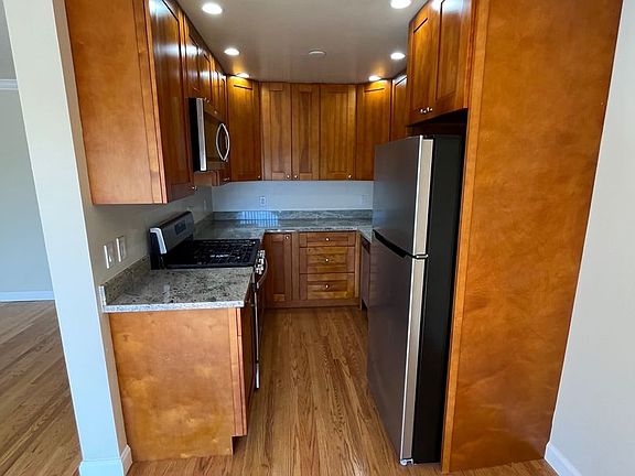 5th image of 228 Duncan St APT 302