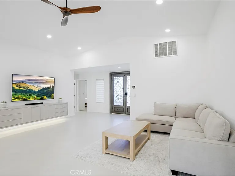 68135 Tachevah Dr — Photo 8