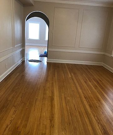 2nd image of 6218 N Sacramento Ave APT 1
