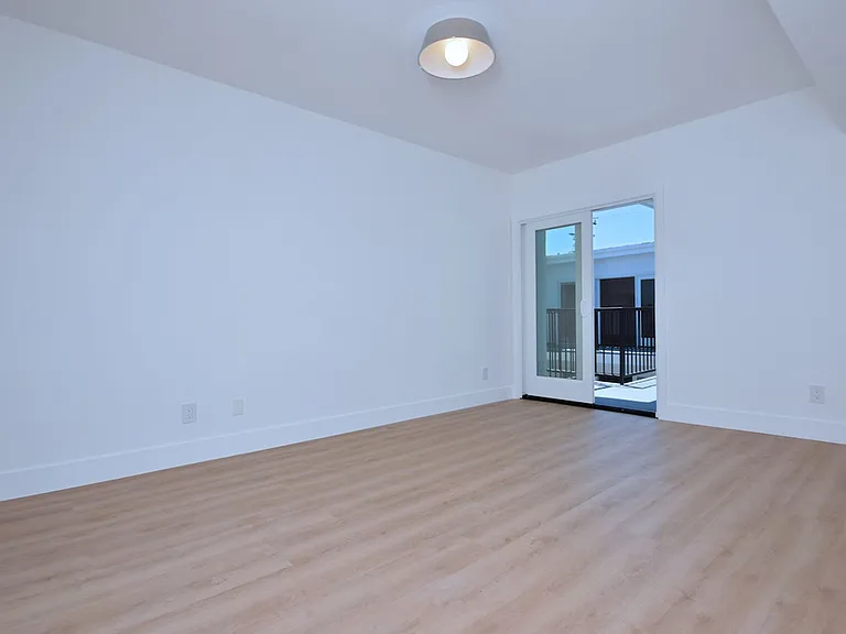 A Santa Monica Sanctuary: 834 Fourth Street — Photo 11