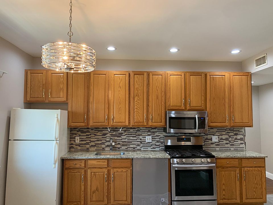 1st image of 3284 Ampere Ave