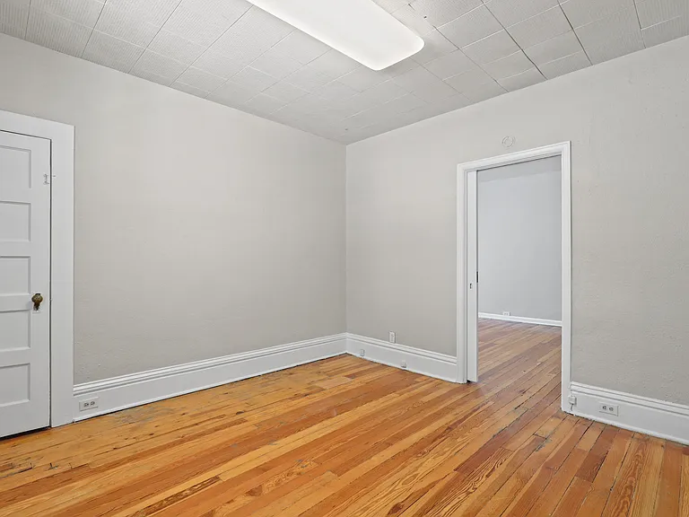 Race Street Apartments — Photo 18