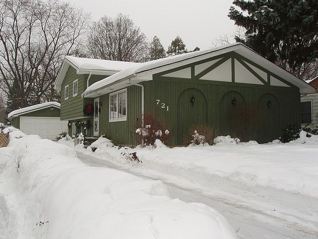 1st image of 721 NW Holcomb Dr