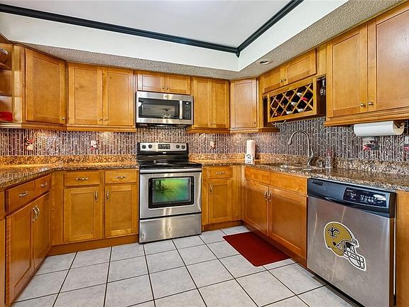3rd image of 909 Libra Ln