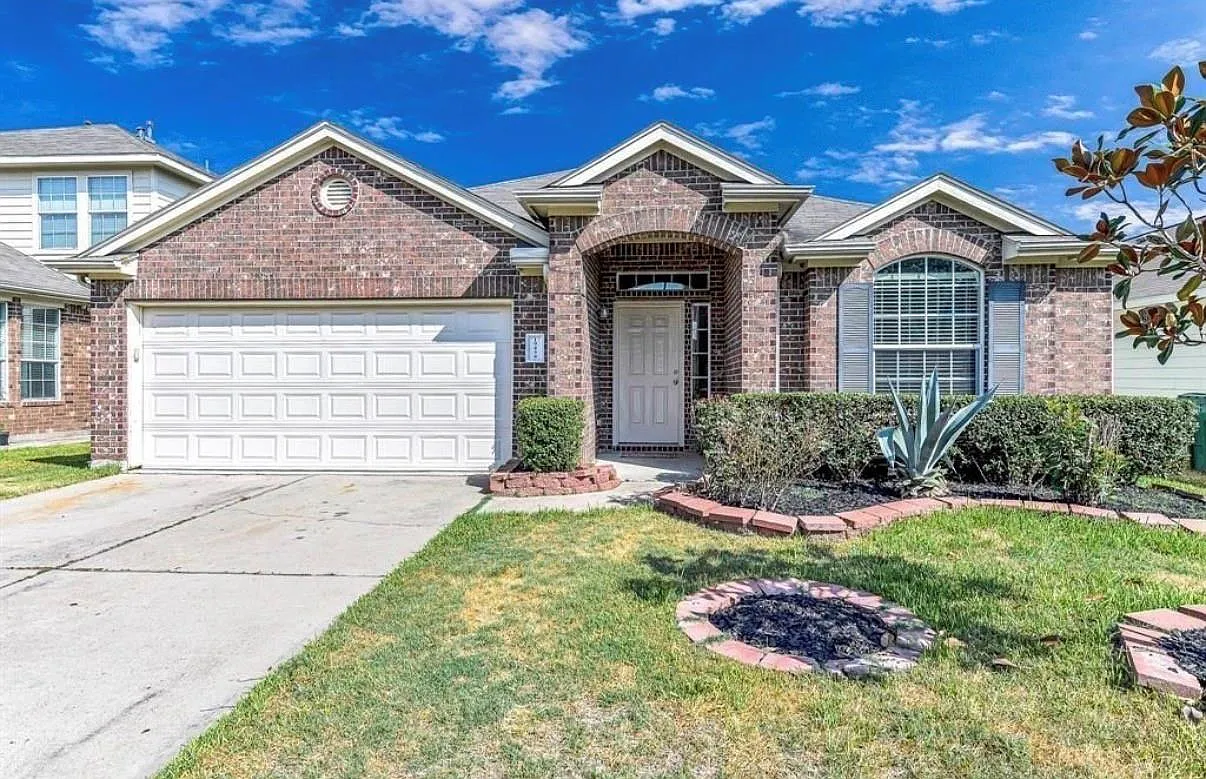 3 bed, 2.0 bath, 1790 sqft, $2,200 — Photo 1