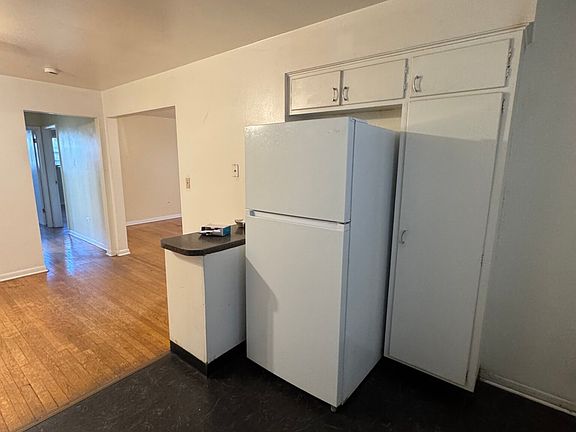 4th image of 7528 N Claremont Ave APT 1