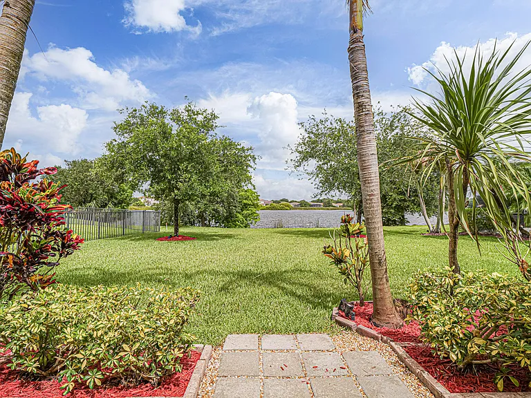 1750 Berkshire Cir SW — Photo 45