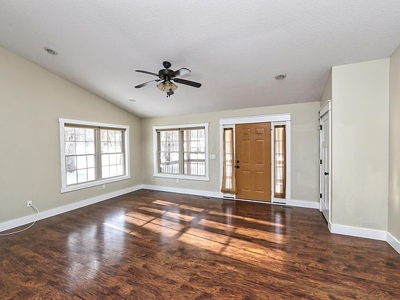 4th image of 817 Highland Hills Dr