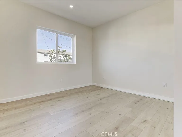 7408 Radford Ave — Photo 13