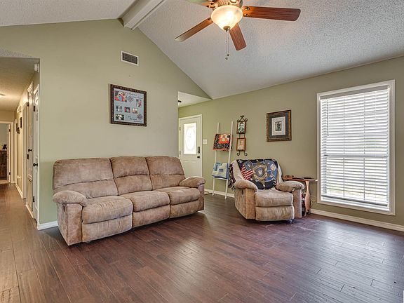 4th image of 405 Brian Dr