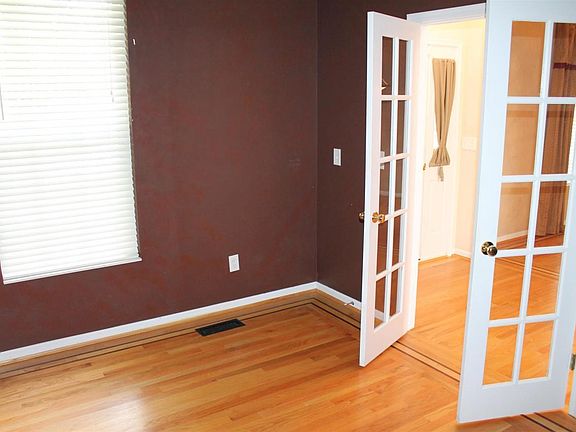 4th image of 7142 Thornwood Ln