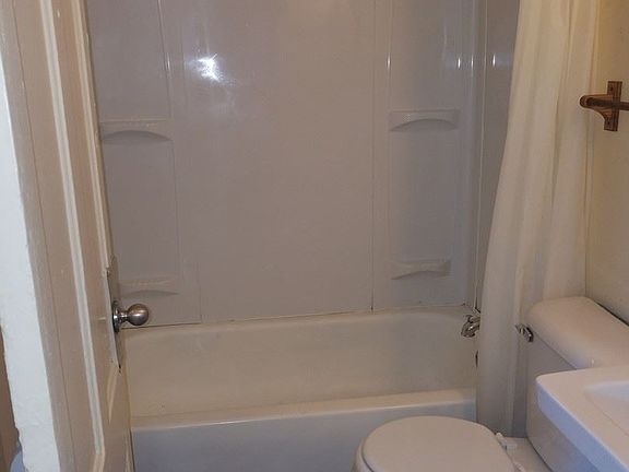 3rd image of 429 Sherburne Ave #1
