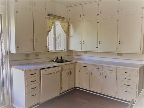 3rd image of 76A Hyde St #A