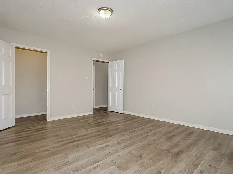 329 Locust Grove Dr — Photo 14