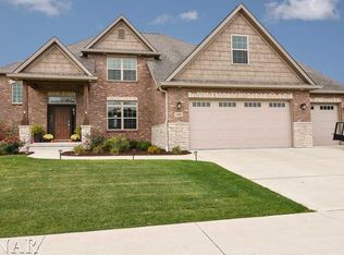 1208 Norma Dr, Bloomington, IL 61704