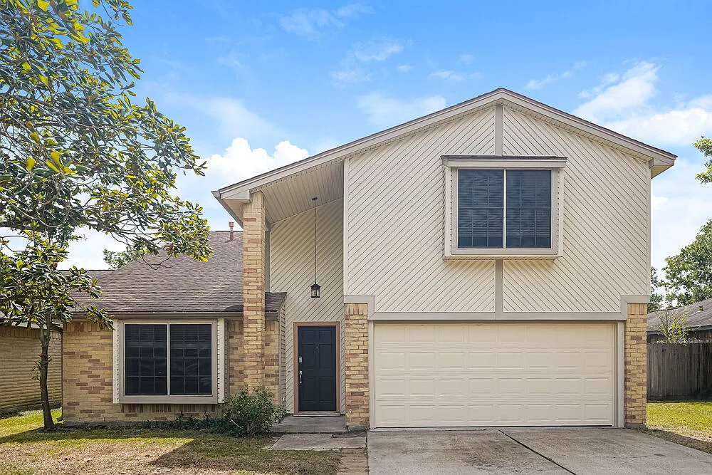 3 bed, 2.5 bath, 2065 sqft, $1,965 — Photo 1