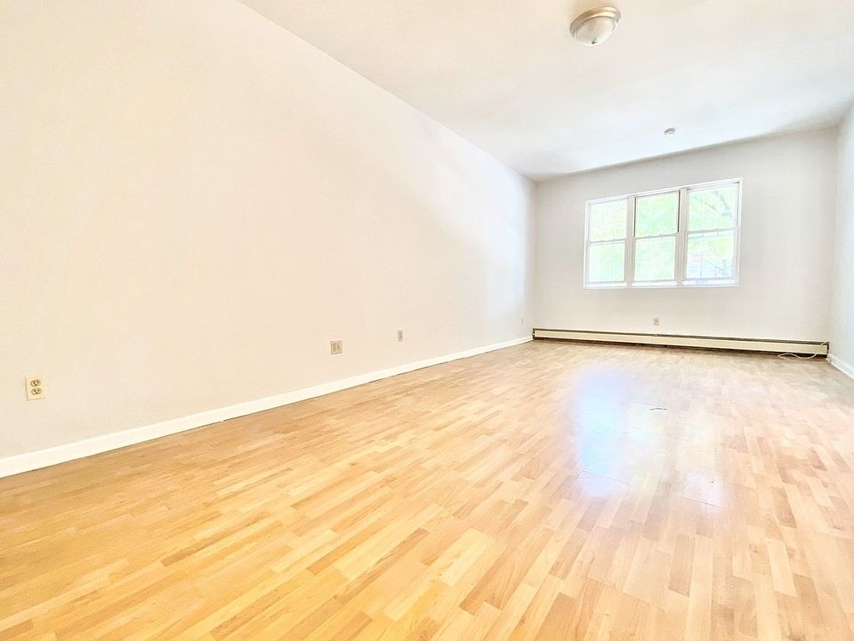 2nd image of 347 Franklin Ave #3C