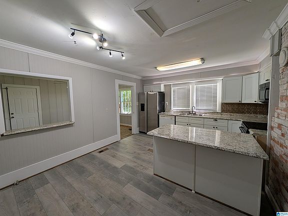 3rd image of 3021 9th Ave N
