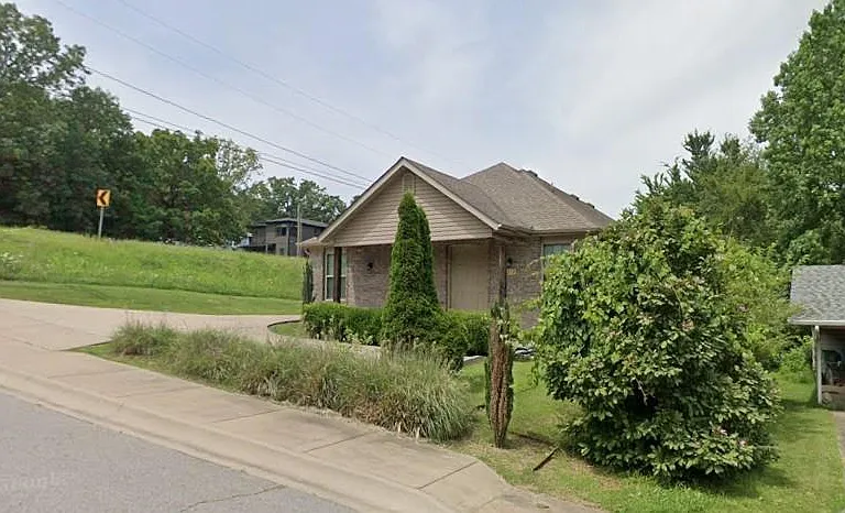 1217 N Stephens Ave — Photo 9