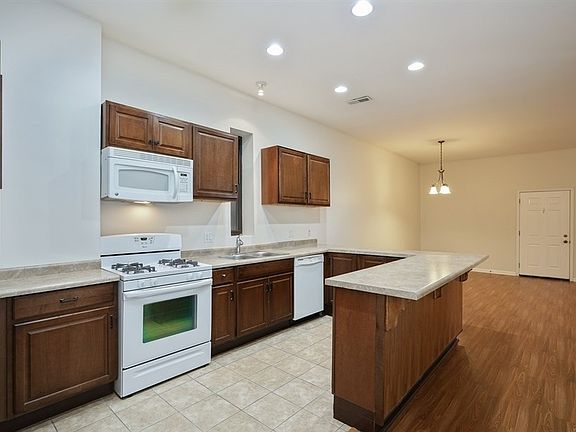 5th image of 885 N Marshfield Ave #2