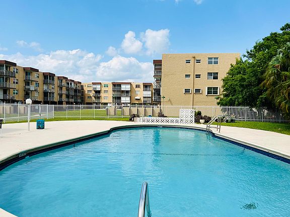 3rd image of 1600 Tallwood Avenue #307