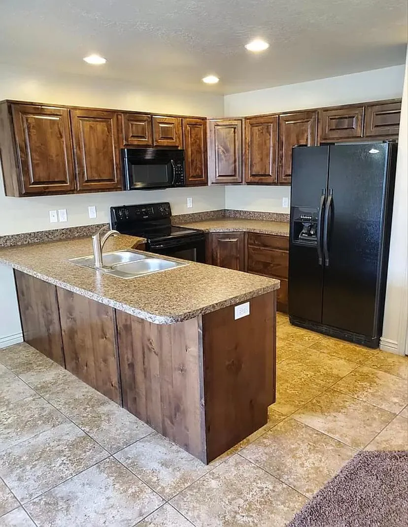 3 bed, 1375 sqft, $1,950 — Photo 2