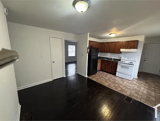 3 bed, 1000 sqft, $1,800 — Photo 2