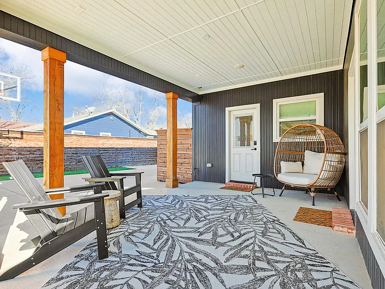 304 Bowie St — Photo 32