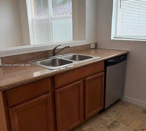 5th image of 953 SW 10th St APT 6