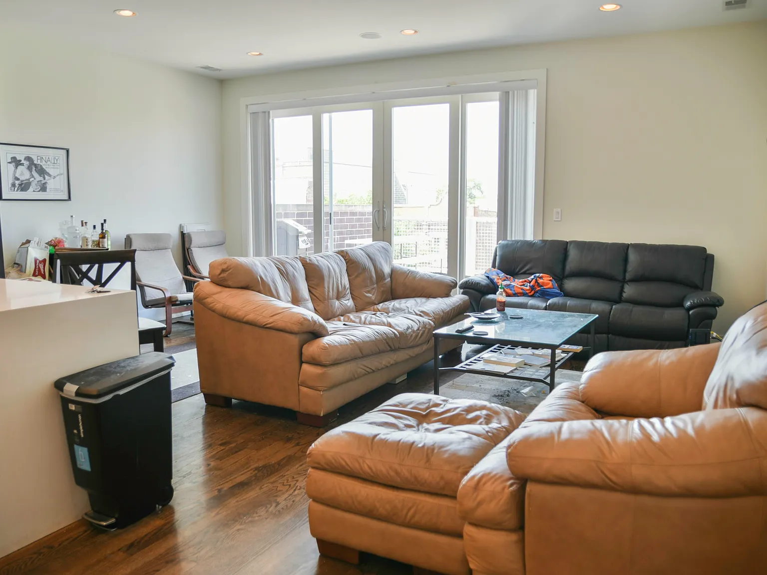 3 bed, 2100 sqft, $4,595 — Photo 4