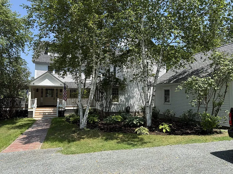 15 Lake Ave — Photo 3