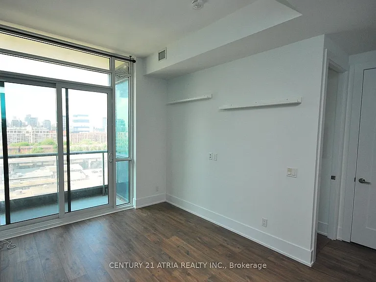 1 Edgewater Dr #GPH24 — Photo 5