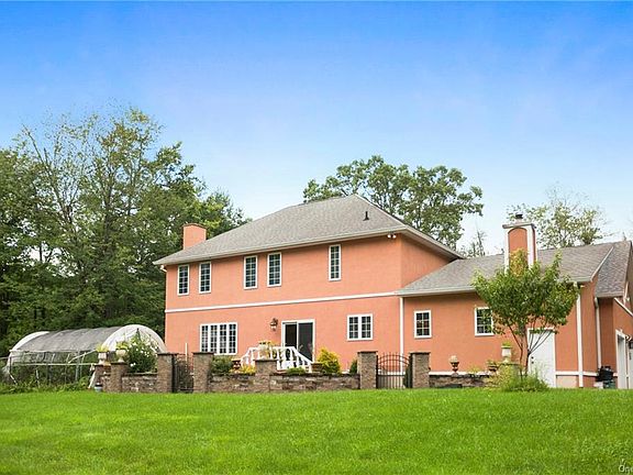 4th image of 23 Fox Hill Ct