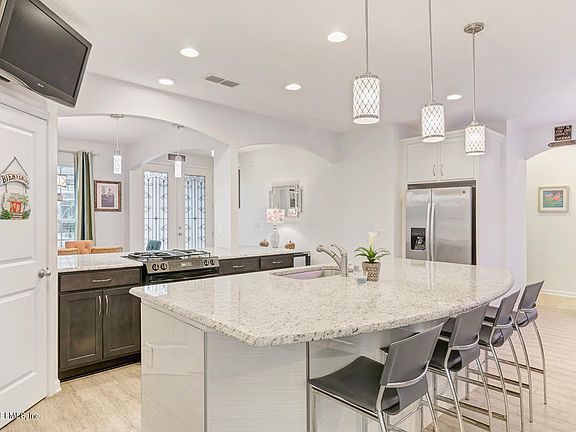 5th image of 198 Queensland Cir