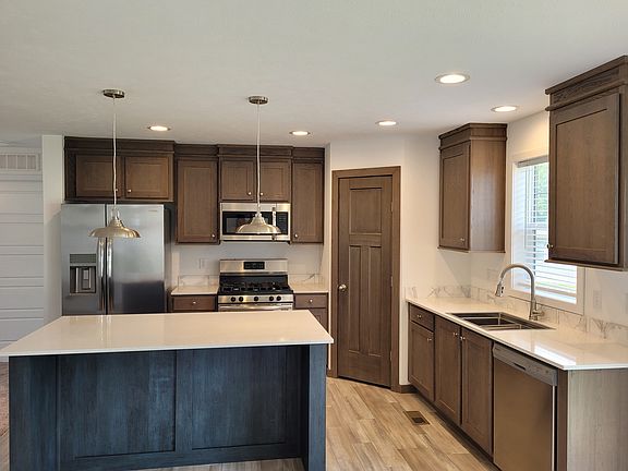2nd image of 1133 Yeomans St #204