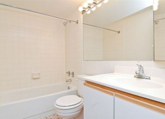 3rd image of 1600 Wedgewood Dr APT 404