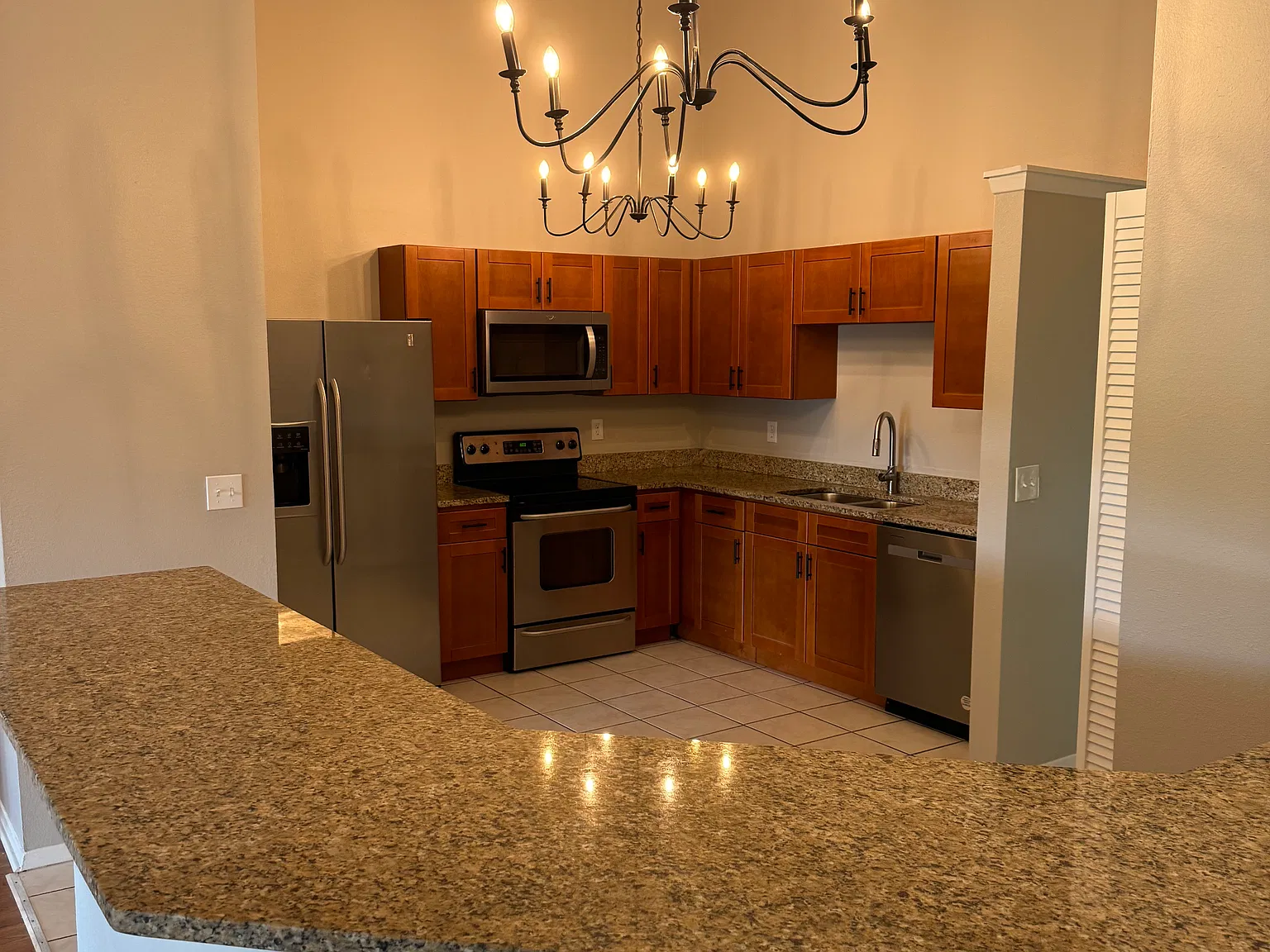 2 bed, 1055 sqft, $2,000 — Photo 3