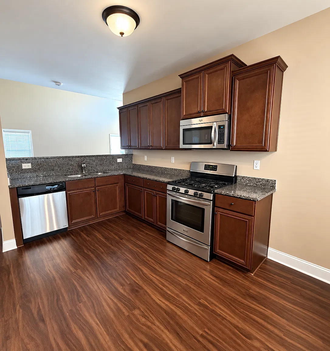 4 bed, 2394 sqft, $2,395 — Photo 4